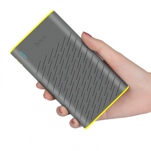 b31-rege-power-bank-in-hand