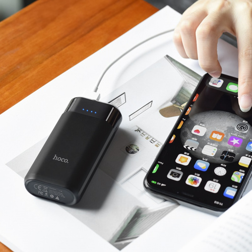 b35a-entourage-mobile-power-bank-charging
